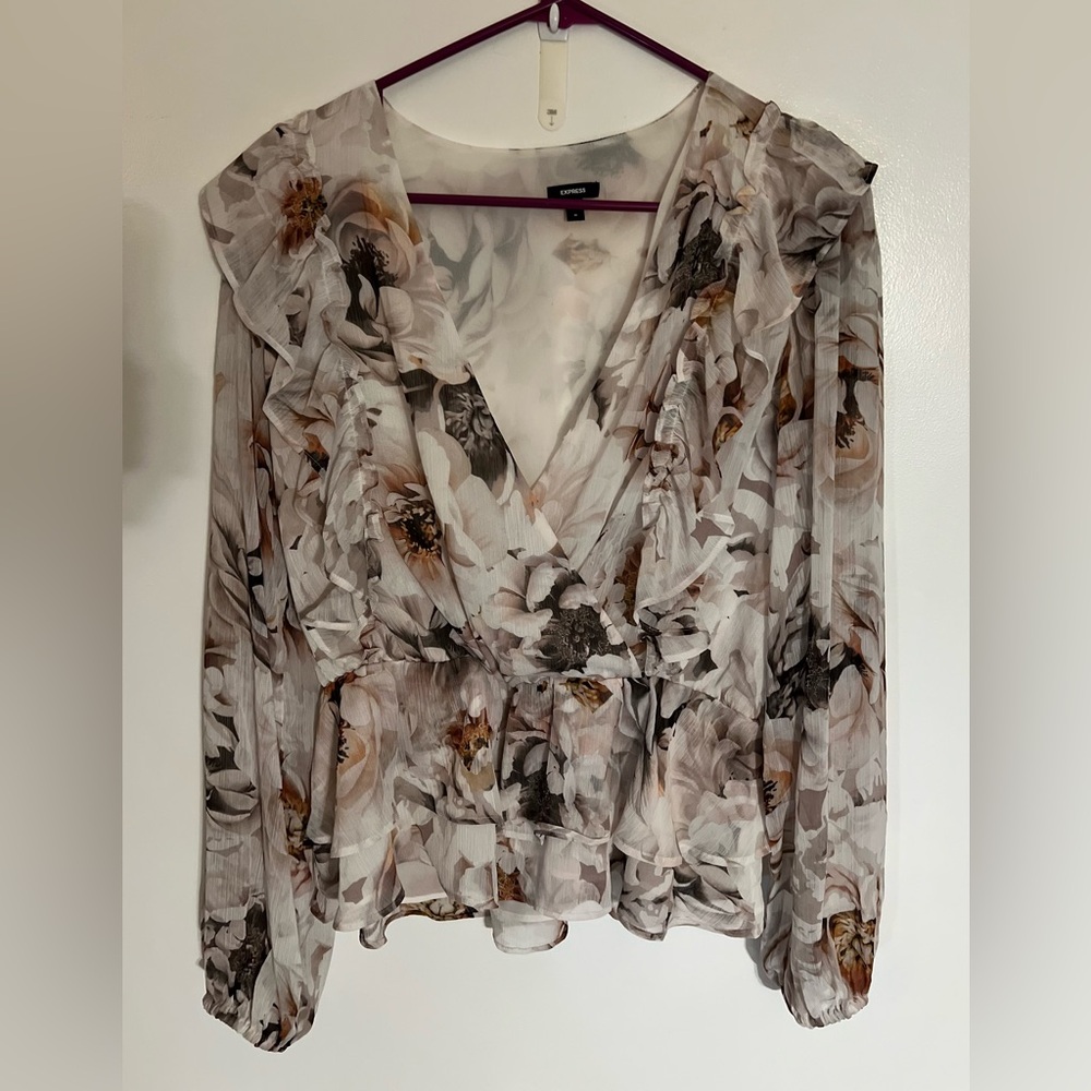 Express Floral V-Neck Flutter Ruffle Peplum Top